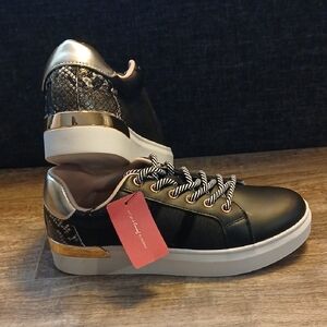 Stylish Black and Gold Men's Sneakers